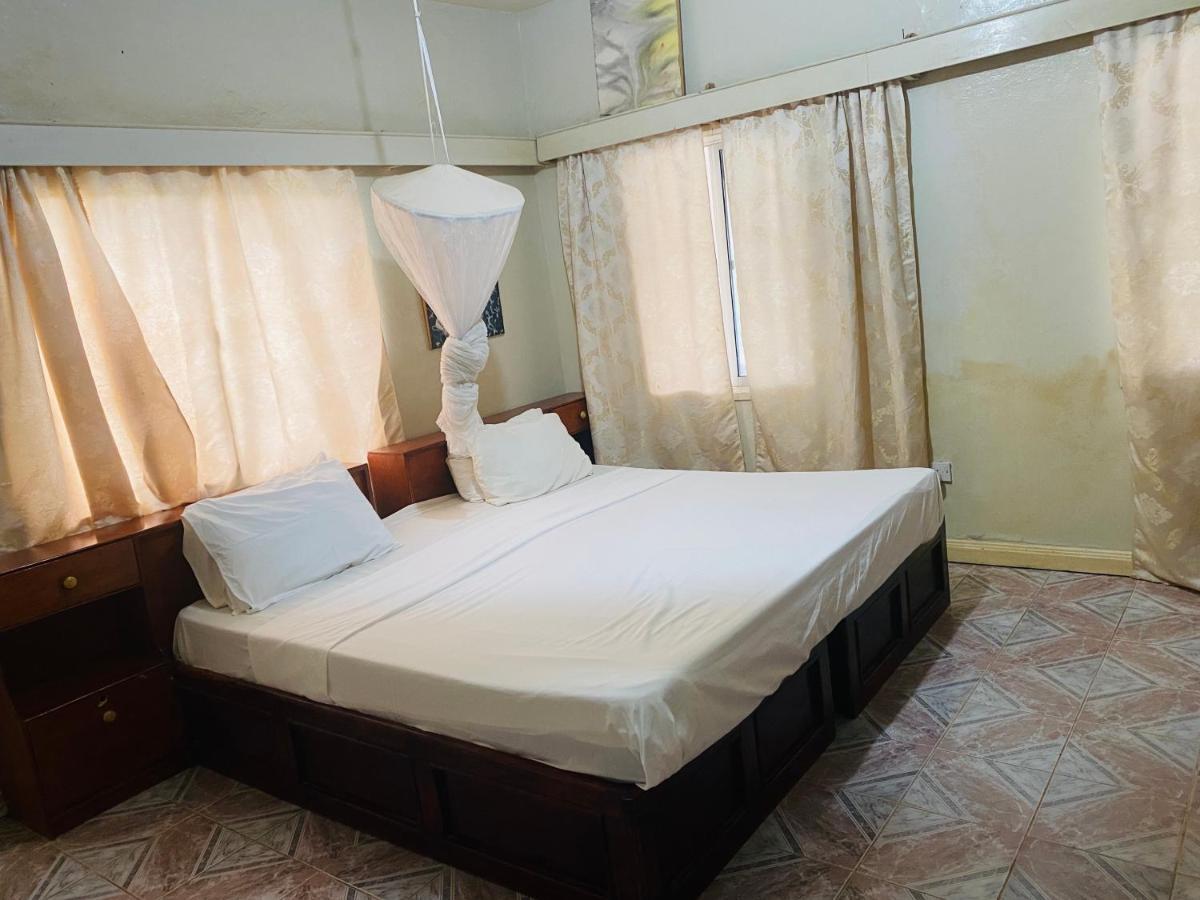One World Village Guesthouse Bakau Экстерьер фото