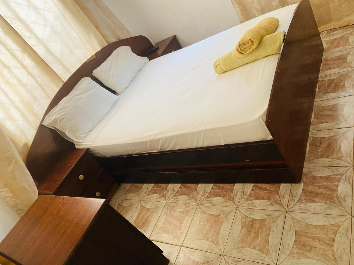 One World Village Guesthouse Bakau Экстерьер фото