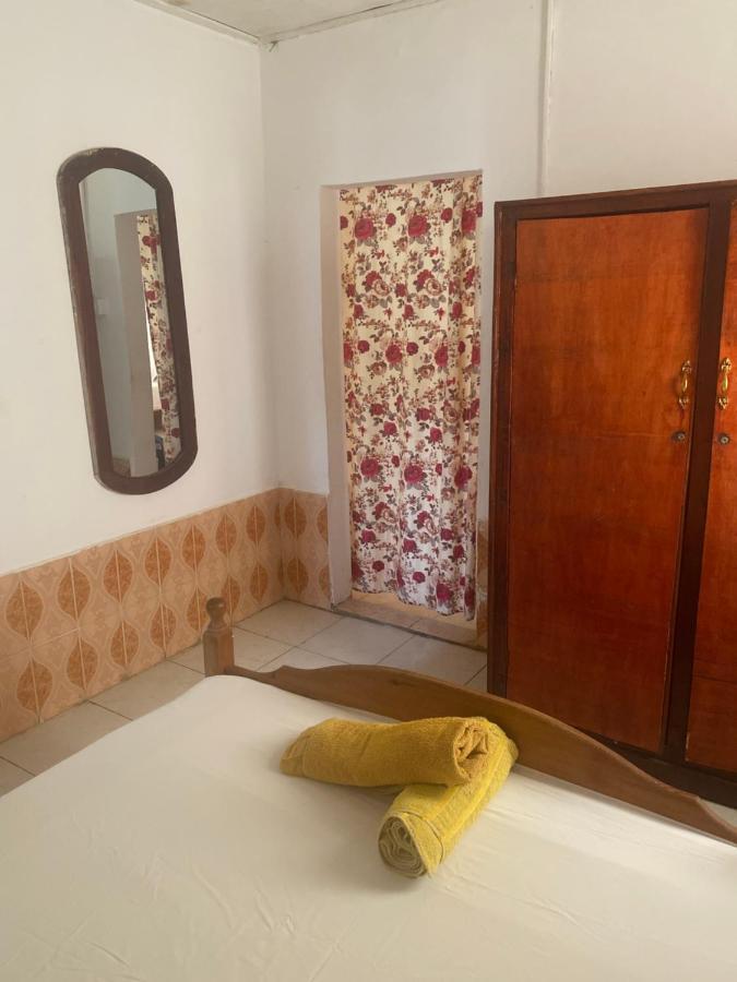 One World Village Guesthouse Bakau Экстерьер фото