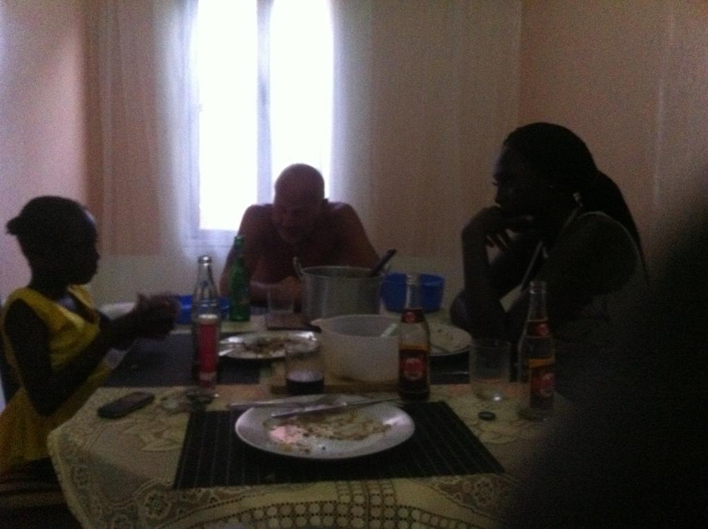 One World Village Guesthouse Bakau Экстерьер фото