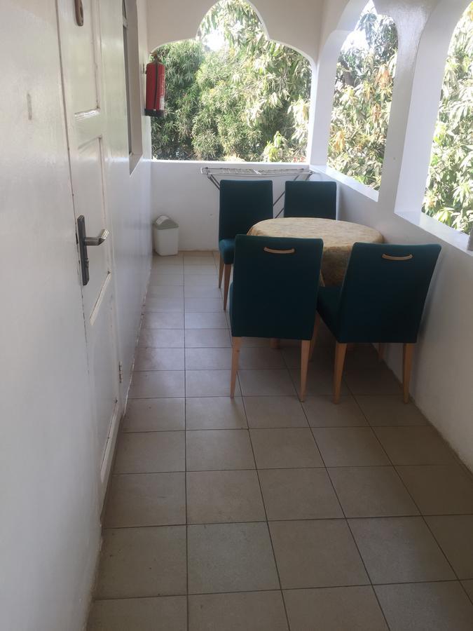 One World Village Guesthouse Bakau Экстерьер фото